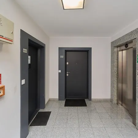 Jesionowa With Free Garage By Renters * Wrocław