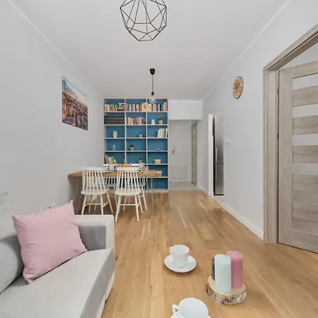 Jesionowa With Free Garage By Renters * Wrocław