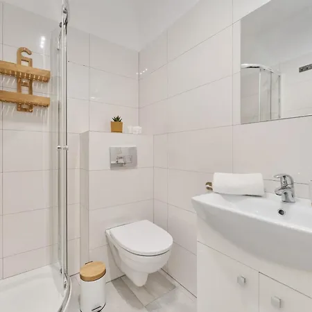 Jesionowa With Free Garage By Renters Wrocław