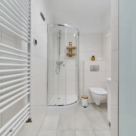Jesionowa With Free Garage By Renters Appartement